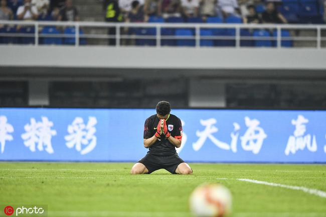 久违了!终场哨后天海将士洒泪 两队球迷同喊天津