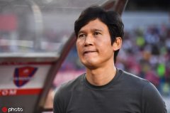 天津媒体三连问质疑朴忠均 为何总爱提早换下外