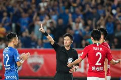 未判点+黄改红+进球被吹 5次介入VAR又成竞赛主角