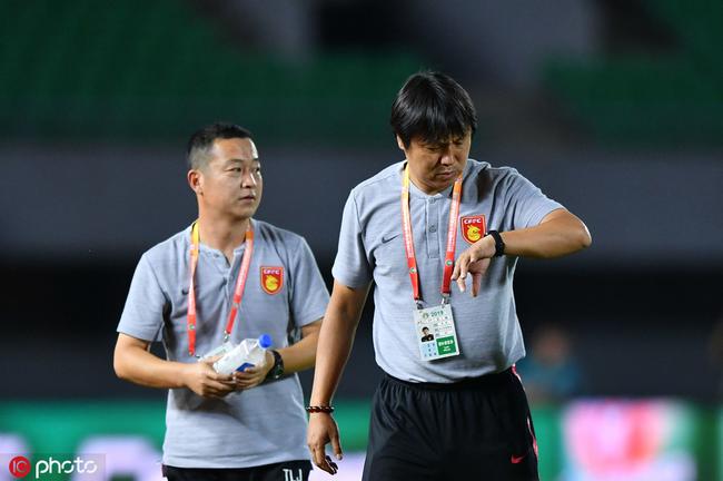 谢峰:上半时对场地明显不适应 马尔康伤情无大碍