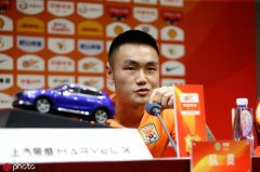 李霄鹏携小将到会发布会 佩莱康复但要习惯新打