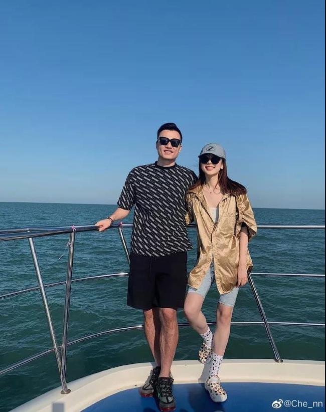 恒大球员假期放松郜林出海游 世豪回乡现身奶茶店