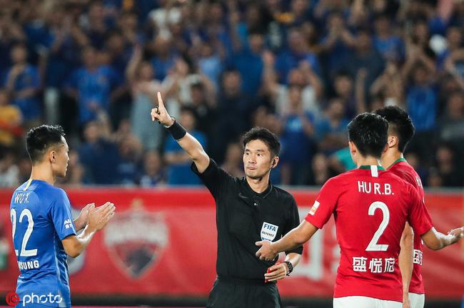 未判点+黄改红+进球被吹 5次介入VAR又成比赛主角