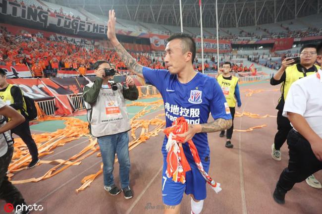 王永珀赛后感谢鲁蜜 回应与李霄鹏低声小语内容