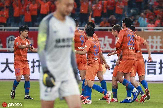 山东解说：鲁能防守有问题 申花开场进2球运气真好